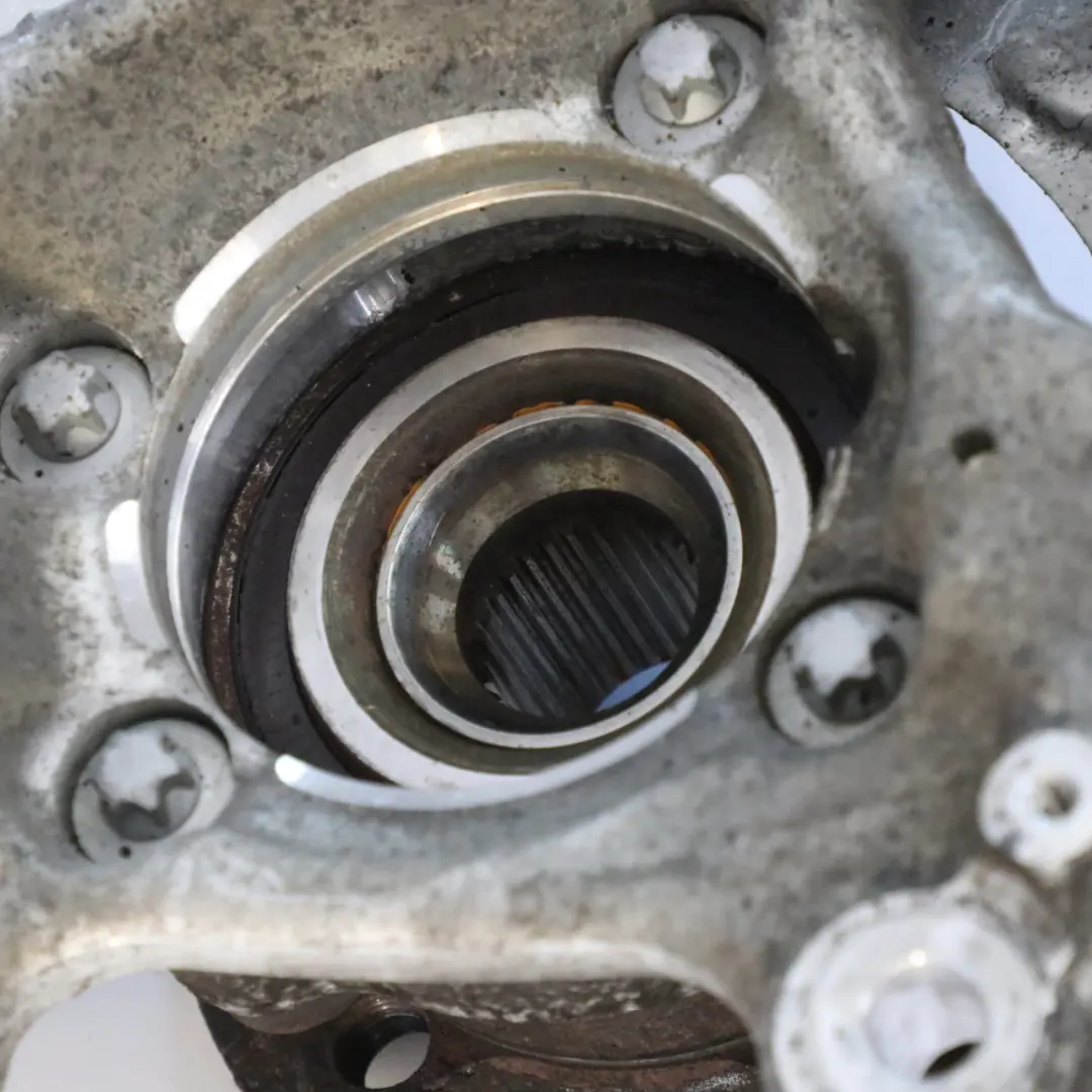 Support de Roue Moyeu Avant Gauche Roulement Suspension pour Mercedes W213 à propos du numéro de pièce A2133325100 Mercedes W213 Support de Roue Moyeu Avant Gauche Roulement Suspension - SKU A2133325100-1 - Numéro de pièce A2133325100