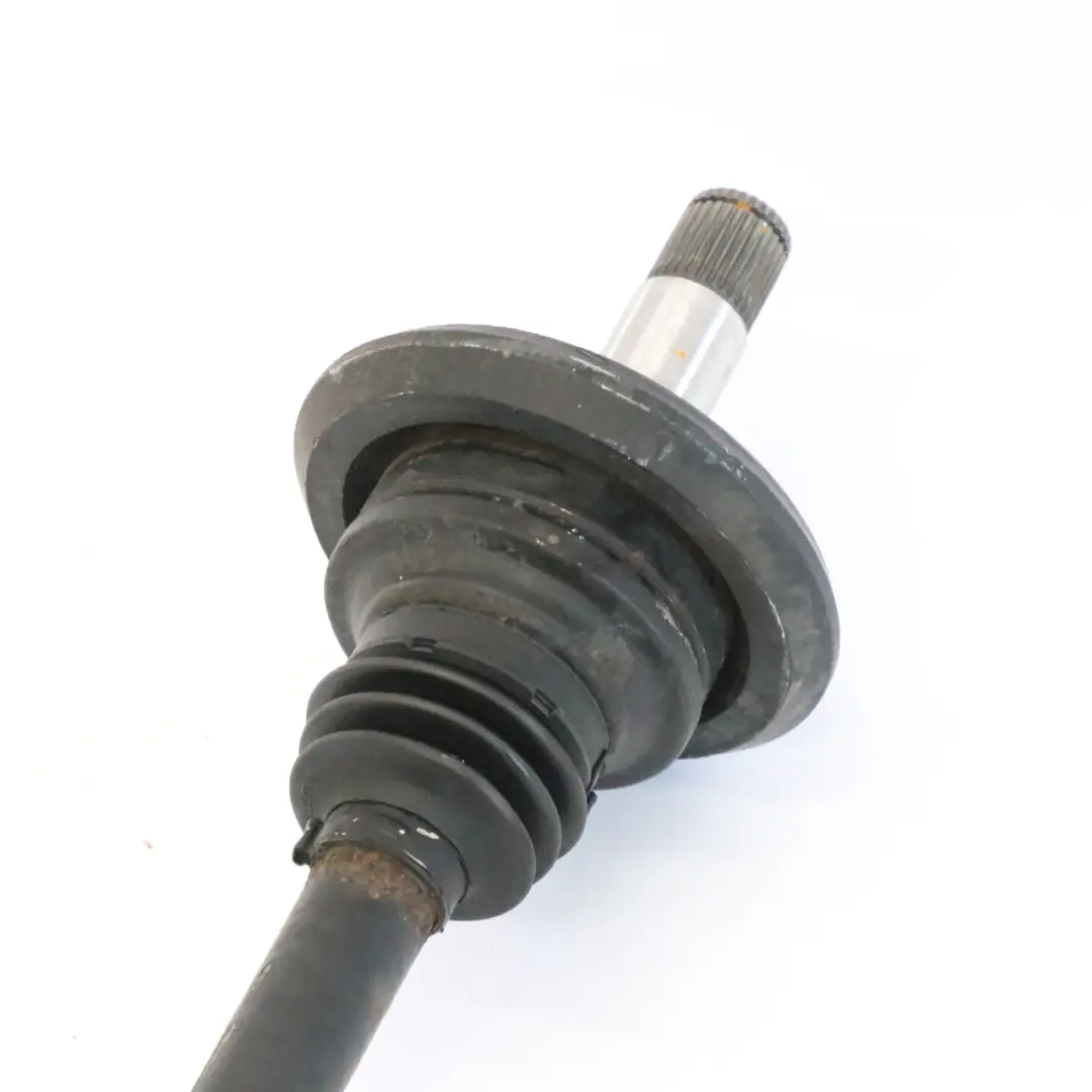 Arbre de transmission essieu arrière gauche OM654 pour Mercedes W213 à propos du numéro de pièce A2133502511 Mercedes W213 Arbre de transmission essieu arrière gauche OM654 - SKU A2133502511 - Numéro de pièce A2133502511