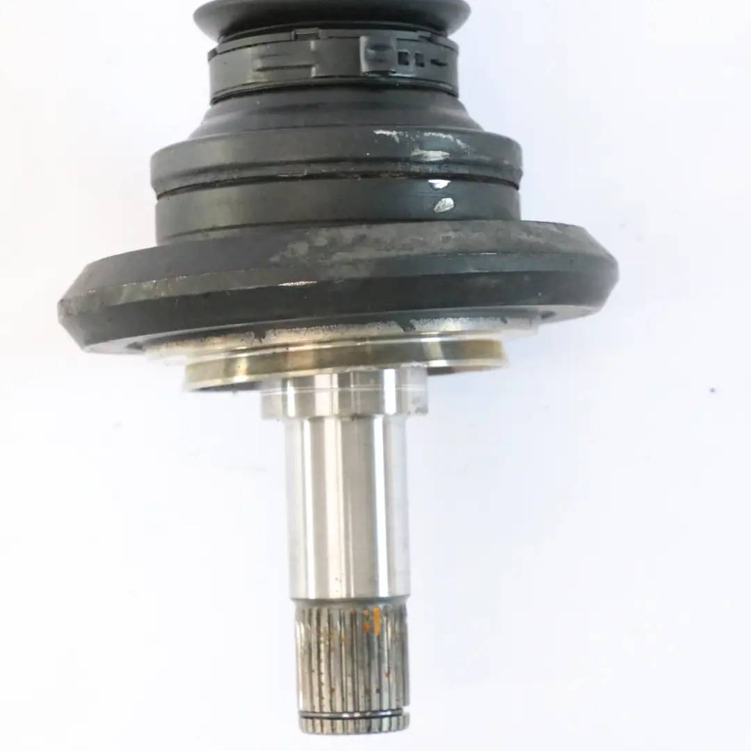 Albero di trasmissione asse posteriore sinistro OM654 per Mercedes W213 con numero di parte A2133502511 Mercedes W213 Albero di trasmissione asse posteriore sinistro OM654 - SKU A2133502511 - Numero di parte A2133502511