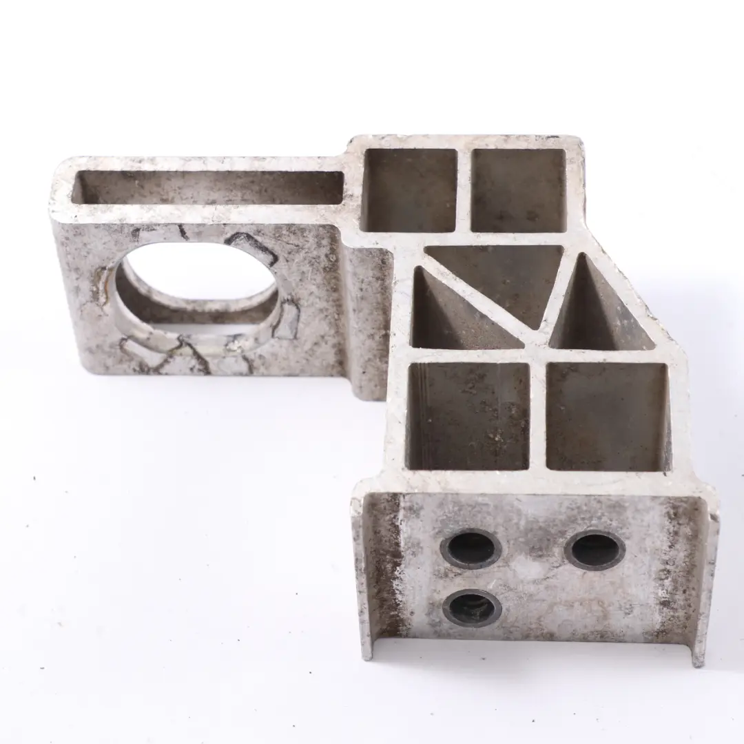 Soporte Radiador Mercedes W213 Soporte Radiador Izquierdo Puntal para con número de pieza A2135010620 Soporte Radiador Mercedes W213 Soporte Radiador Izquierdo Puntal - SKU A2135010620 - Número de pieza A2135010620