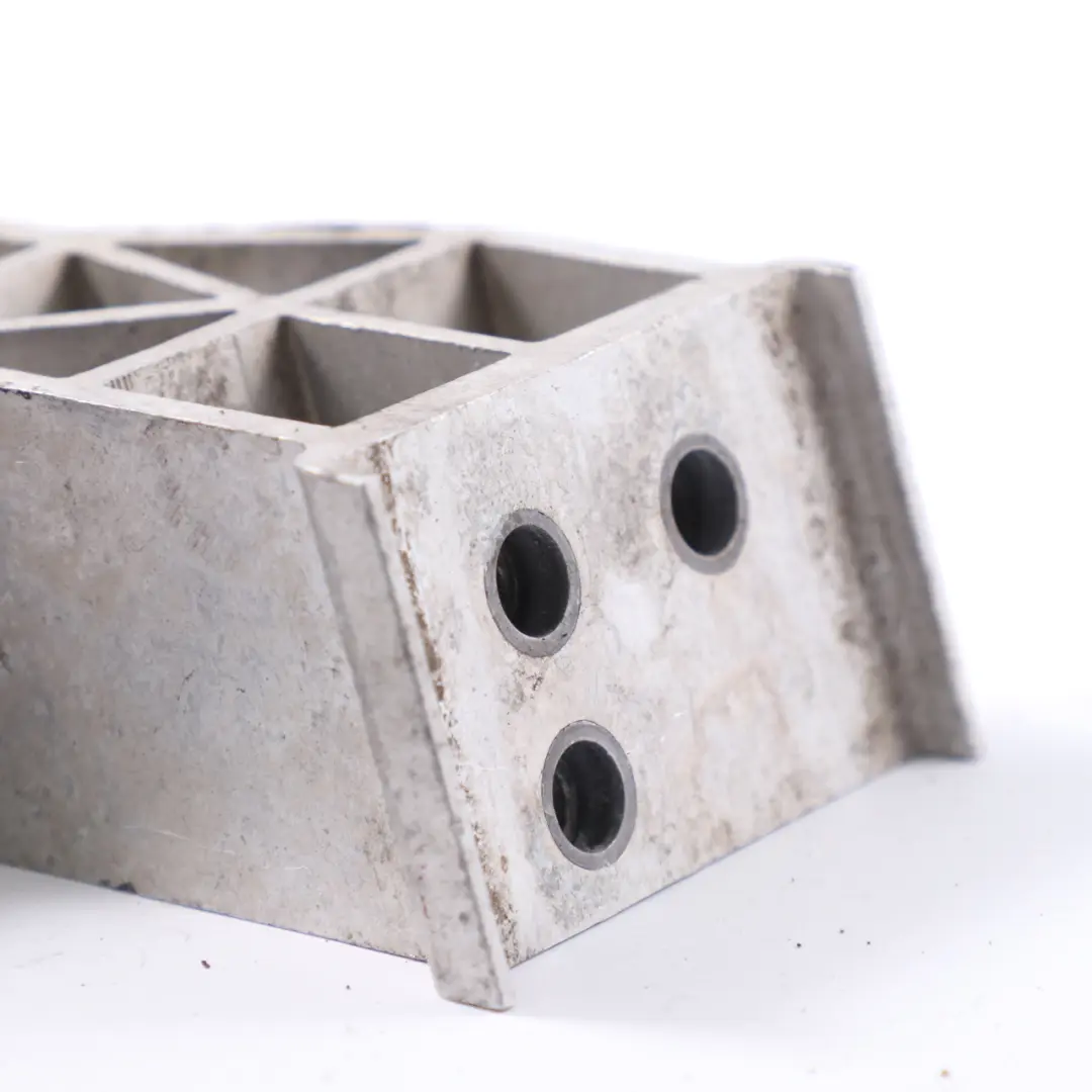 Support de Radiateur Mercedes W213 Support Radiateur Gauche Elément  - SKU A2135010620 - Numéro de pièce A2135010620