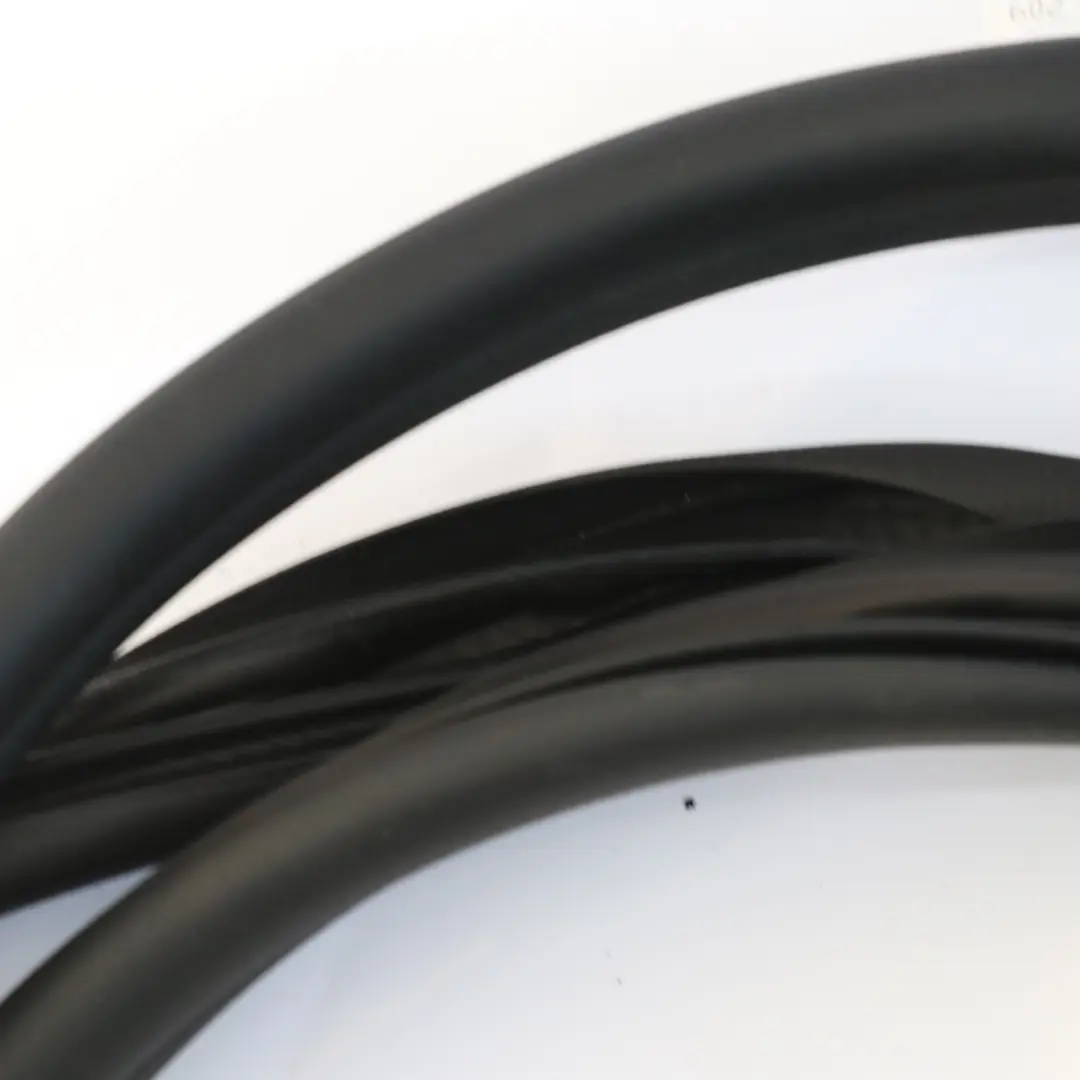 Mercedes W213 Edge Guard Seal Puerta Delantera Izquierda Derecha - SKU A2136970900 - Número de pieza A2136970900