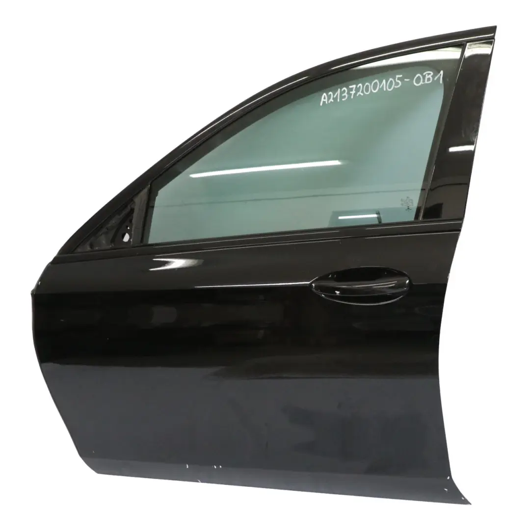 Tür vorne links Obsidianschwarz Metallic - 197 für Mercedes W213 mit Teilenummer A2137200105 Mercedes W213 Tür vorne links Obsidianschwarz Metallic - 197 - SKU A2137200105-OB1 - Teilenummer A2137200105