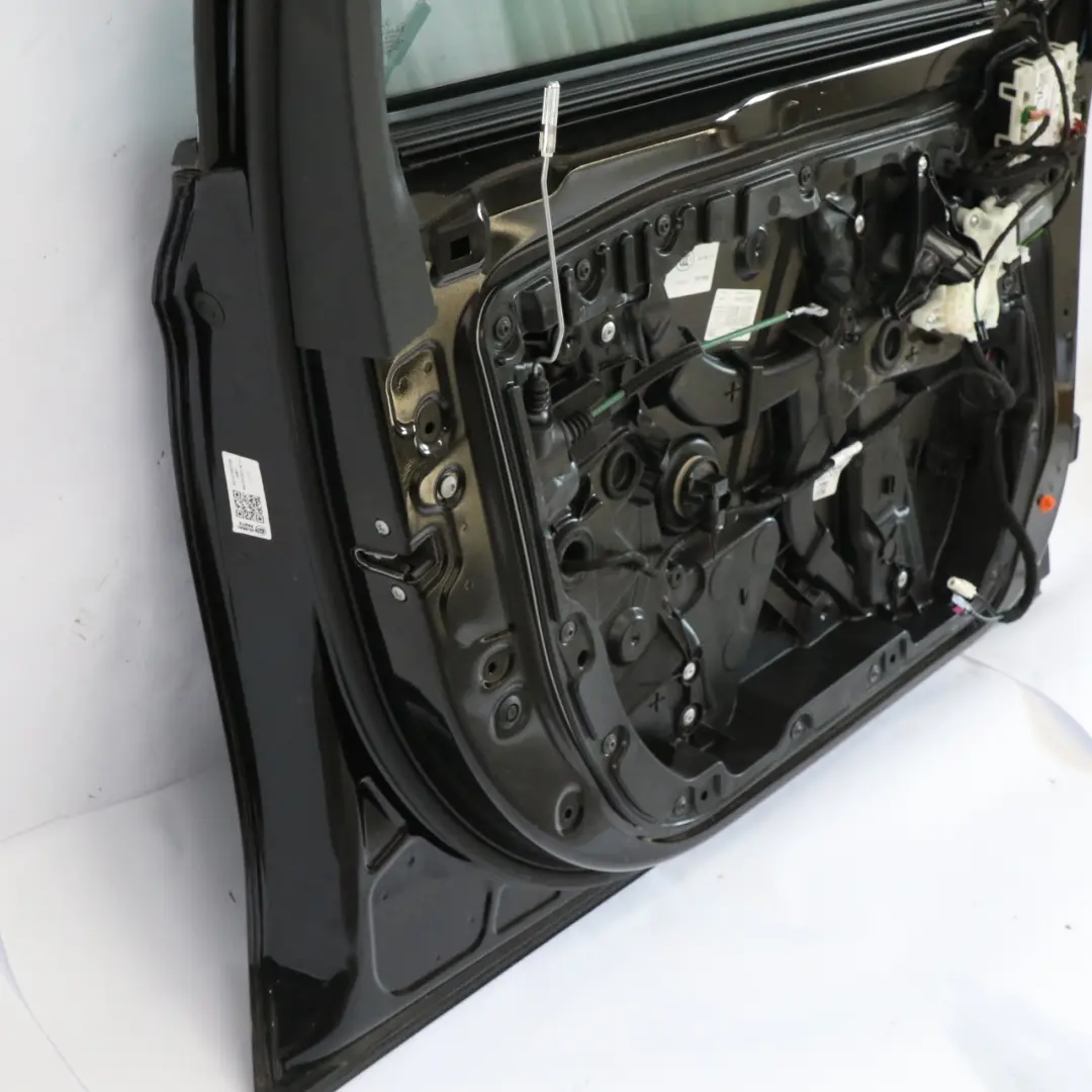 Mercedes W213 Porta anteriore sinistra Obsidian Black Metallic - 197 - SKU A2137200105-OB1 - Numero di parte A2137200105