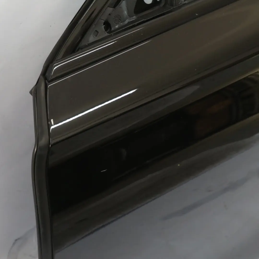 Drzwi przednie lewe Obsidian Black Czarny Metalik - 197 do Mercedes W213 o numerze A2137200105 Mercedes W213 Drzwi przednie lewe Obsidian Black Czarny Metalik - 197 - SKU A2137200105-OB1 - Numer Części A2137200105