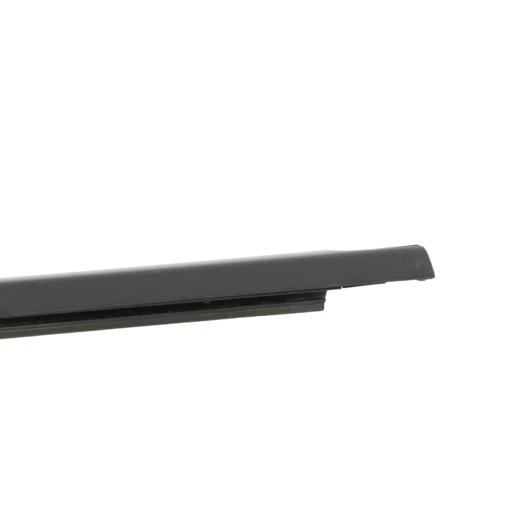 Puerta Ventana Moldura Tira Trasera Izquierda para Mercedes W213 con número de pieza A2137300124 Mercedes W213 Puerta Ventana Moldura Tira Trasera Izquierda - SKU A2137300124-1 - Número de pieza A2137300124