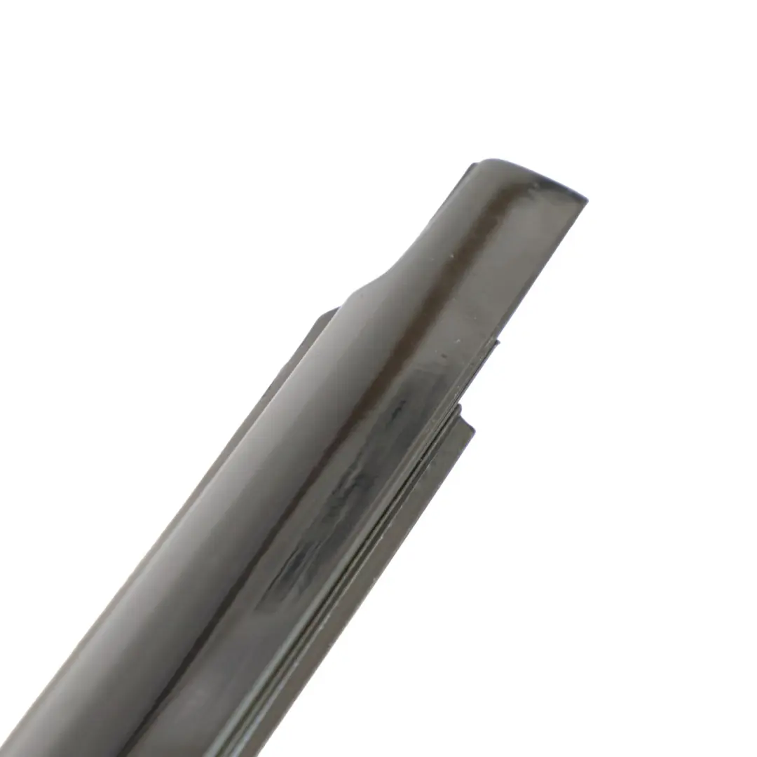 Puerta Ventana Moldura Tira Trasera Izquierda para Mercedes W213 con número de pieza A2137300124 Mercedes W213 Puerta Ventana Moldura Tira Trasera Izquierda - SKU A2137300124-1 - Número de pieza A2137300124