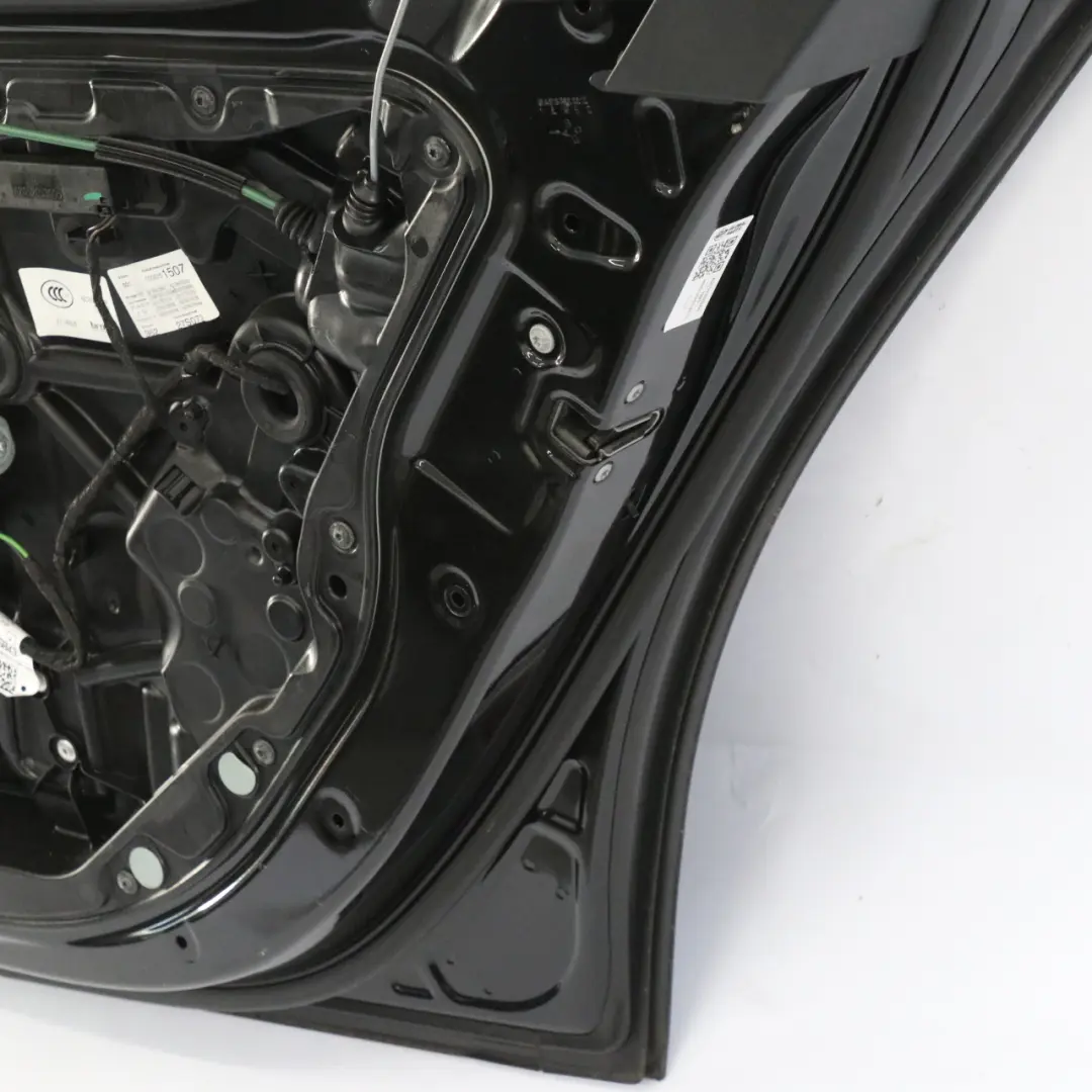 Mercedes W213 Berlina Puerta Trasera Derecha Negro Obsidiana Metalizado - 197 - SKU A2137300205-OB1 - Número de pieza A2137300205