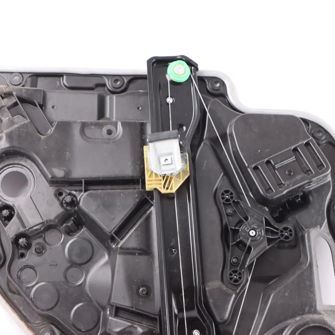 Elevalunas Mecanismo Puerta Trasera Derecha para Mercedes W213 con número de pieza A2137306805 Mercedes W213 Elevalunas Mecanismo Puerta Trasera Derecha - SKU A2137306805 - Número de pieza A2137306805