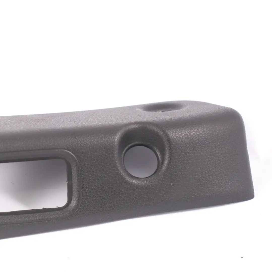 Tira Tirador Mercedes W213 Tapa Maletero Panel Interior Cerradura para con número de pieza A2137501600 Tira Tirador Mercedes W213 Tapa Maletero Panel Interior Cerradura - SKU A2137501600 - Número de pieza A2137501600