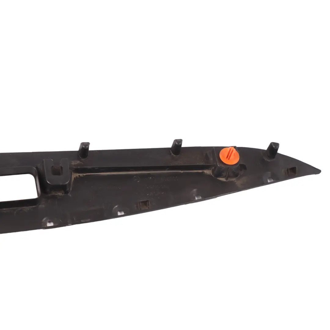 Maletero Portón Trasero Tapa de Cierre Negro para Mercedes W213 con número de pieza A2137503100 Mercedes W213 Maletero Portón Trasero Tapa de Cierre Negro - SKU A2137503100 - Número de pieza A2137503100