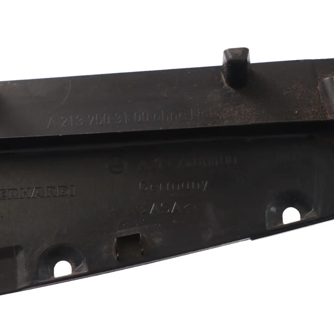 Kofferraum Heckklappe Hinten Schloss Abdeckung Trim für Mercedes W213 mit Teilenummer A2137503100 Mercedes W213 Kofferraum Heckklappe Hinten Schloss Abdeckung Trim - SKU A2137503100 - Teilenummer A2137503100