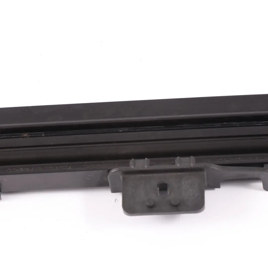 Techo solar corredizo Mercedes W213 Tapa de guía de raíl izquierda para con número de pieza A2137810000 Techo solar corredizo Mercedes W213 Tapa de guía de raíl izquierda - SKU A2137810000 - Número de pieza A2137810000