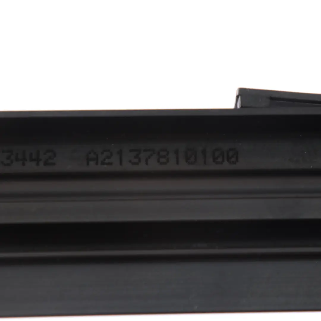 Schiebe Dach Vorhan Grahmen Abdeckung für Mercedes W213 mit Teilenummer A2137810100 Mercedes W213 Schiebe Dach Vorhan Grahmen Abdeckung - SKU A2137810100 - Teilenummer A2137810100