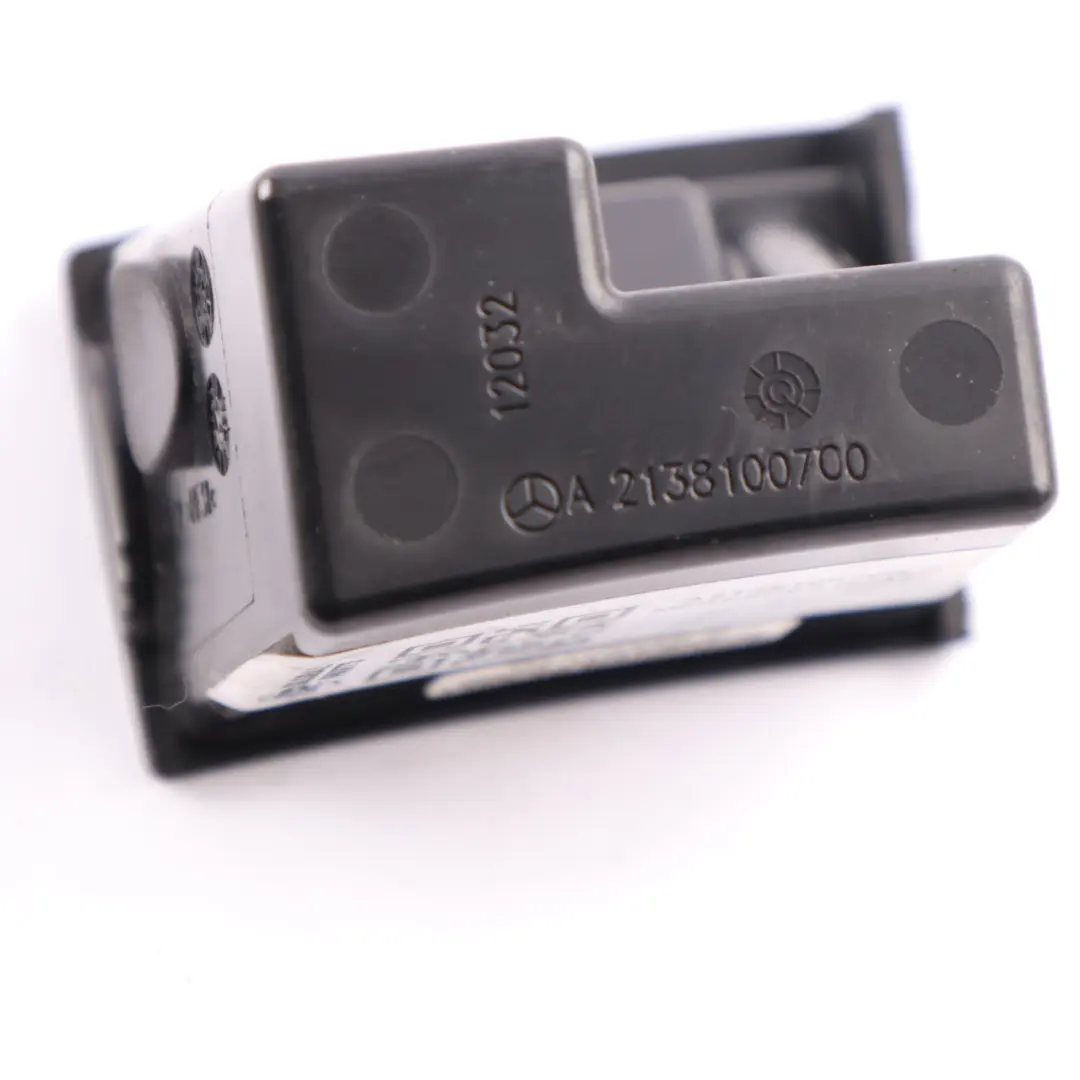 Mercedes W213 Cenicero Consola Central Inserto De Cenicero - SKU A2138100700 - Número de pieza A2138100700