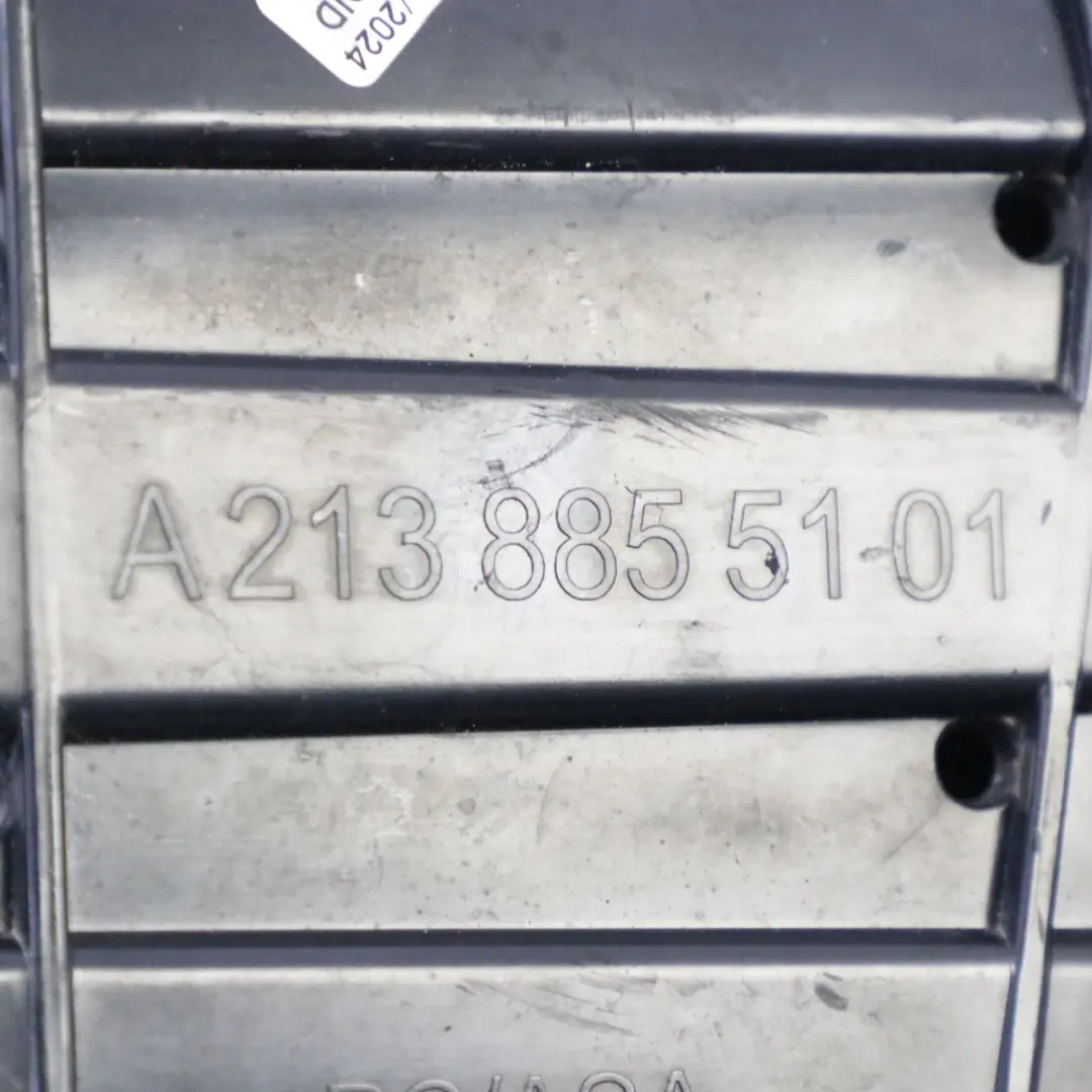 Embout tuyau échappement pare-chocs arrière gauche pour Mercedes W213 AMG à propos du numéro de pièce A2138855101 Mercedes W213 AMG Embout tuyau échappement pare-chocs arrière gauche - SKU A2138855101 - Numéro de pièce A2138855101