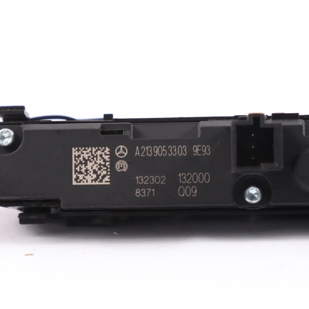 Mercedes W213 Panel Przełączników Deski Rozdzielczej - SKU A2139053303 - Numer Części A2139053303