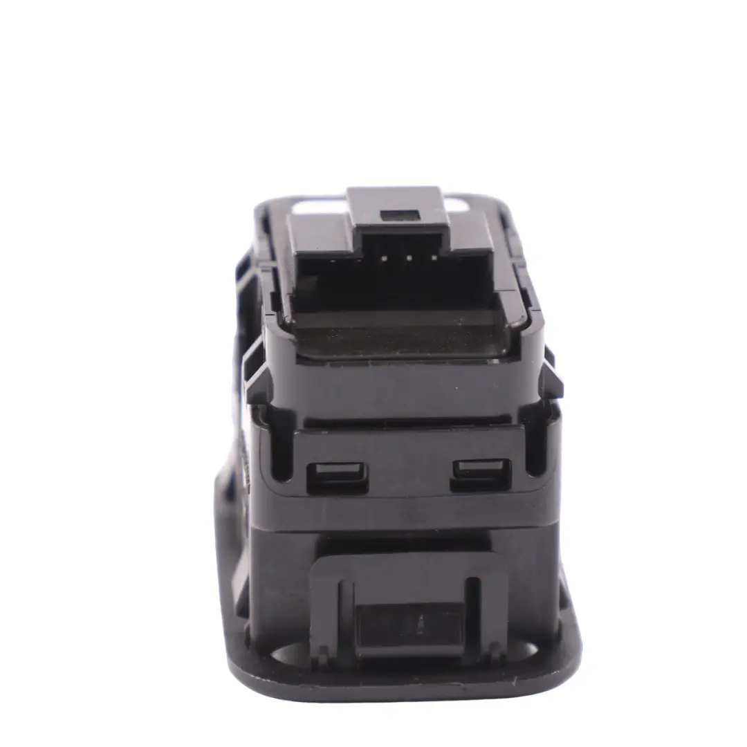 Blocco interruttore aggancio rimorchio per Mercedes W213 con numero di parte A2139055403 Mercedes W213 Blocco interruttore aggancio rimorchio - SKU A2139055403 - Numero di parte A2139055403