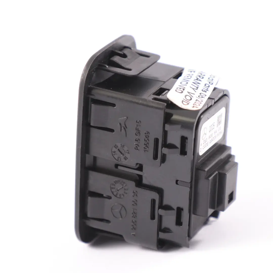 Blocco interruttore aggancio rimorchio per Mercedes W213 con numero di parte A2139055403 Mercedes W213 Blocco interruttore aggancio rimorchio - SKU A2139055403 - Numero di parte A2139055403