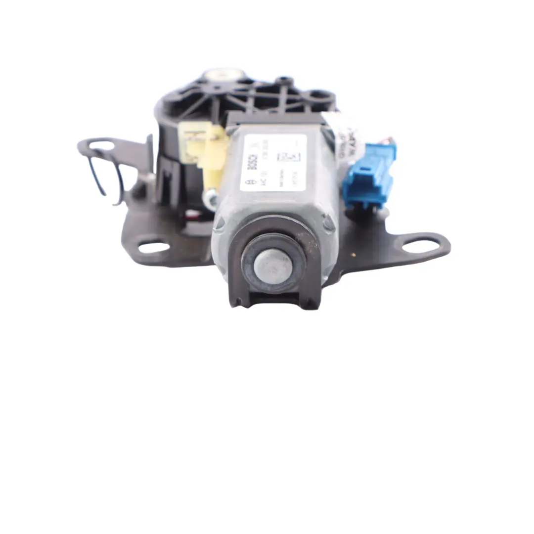 Motor Mercedes A205 Convertible Soft Top Front Lock Motor Drive to with Part number A2179069100 Motor Mercedes A205 Convertible Soft Top Front Lock Motor Drive - SKU A2179069100 - Part number A2179069100