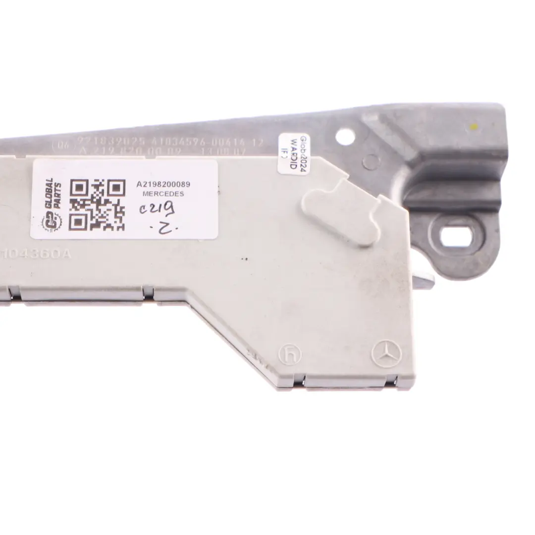 Antenne Amplificateur Mercedes CLS C219 Colonne C Gauche Module pour à propos du numéro de pièce A2198200089 Antenne Amplificateur Mercedes CLS C219 Colonne C Gauche Module - SKU A2198200089 - Numéro de pièce A2198200089