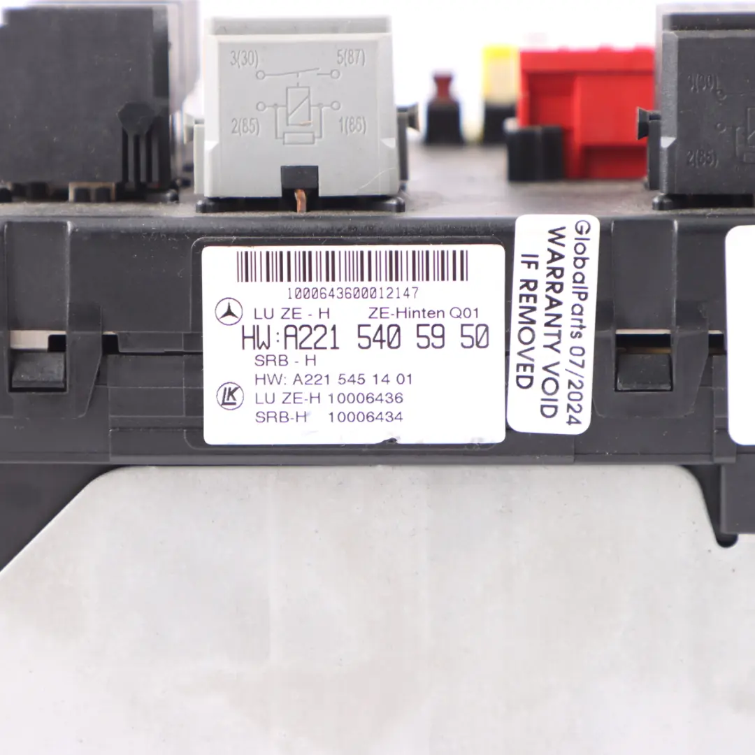 Fuse Box Control Unit SAM Module Relay to Mercedes W221 with Part number A2215405950 Mercedes W221 Fuse Box Control Unit SAM Module Relay - SKU A2215405950 - Part number A2215405950
