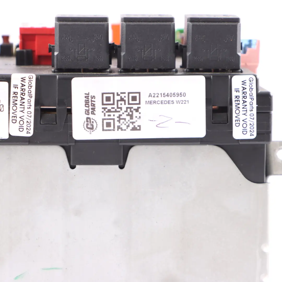 Fuse Box Control Unit SAM Module Relay to Mercedes W221 with Part number A2215405950 Mercedes W221 Fuse Box Control Unit SAM Module Relay - SKU A2215405950 - Part number A2215405950