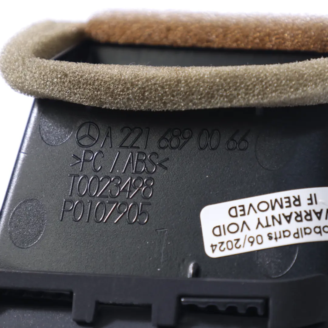 Belüftungsöffnung Frischluftgitter Armaturenbrett für Mercedes W221 mit Teilenummer A2216890066 Mercedes W221 Belüftungsöffnung Frischluftgitter Armaturenbrett - SKU A2216890066 - Teilenummer A2216890066