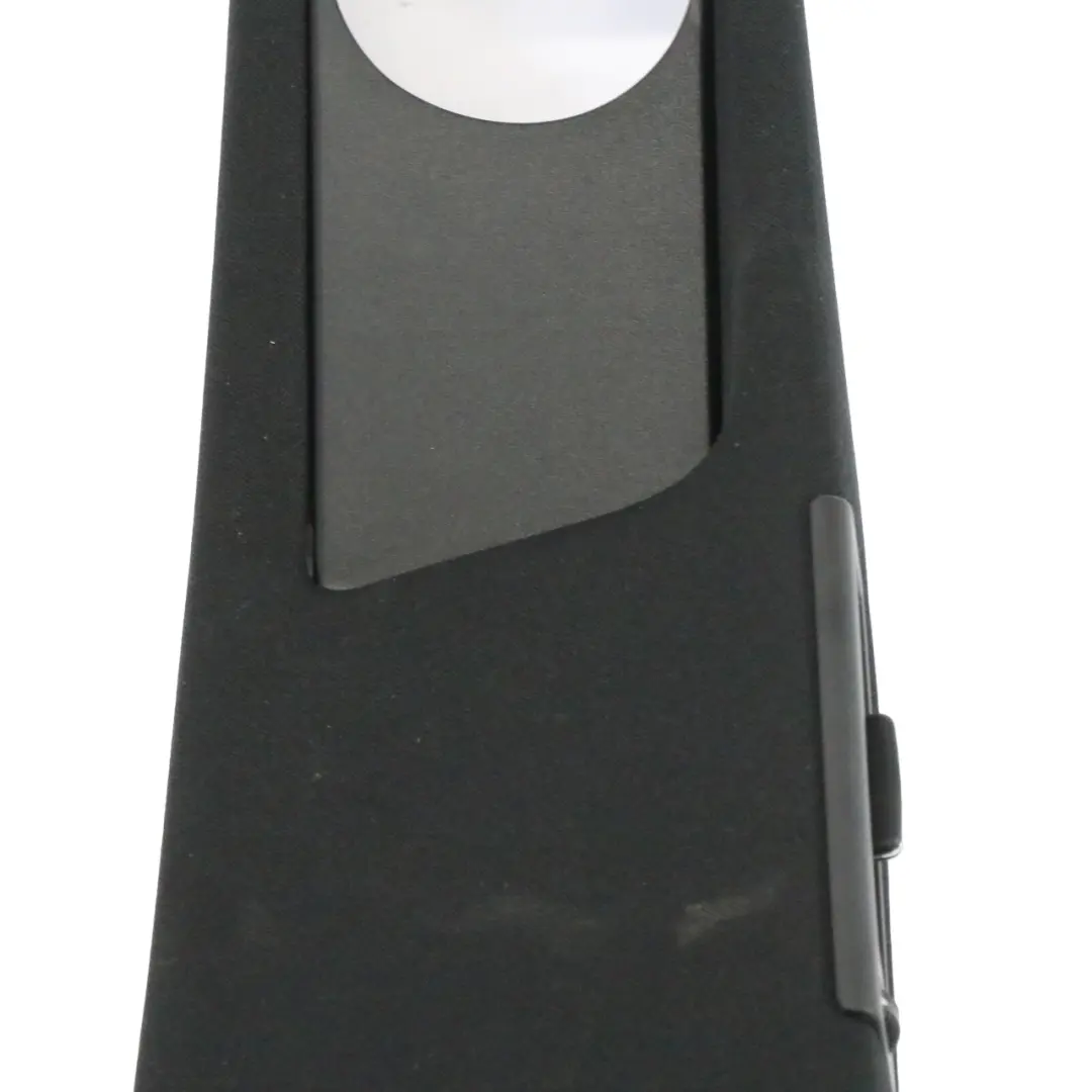 Pilastro B Rivestimento interno Top Destra Nero per Mercedes W221 con numero di parte A2216900425 Mercedes W221 Pilastro B Rivestimento interno Top Destra Nero - SKU A2216900425 - Numero di parte A2216900425