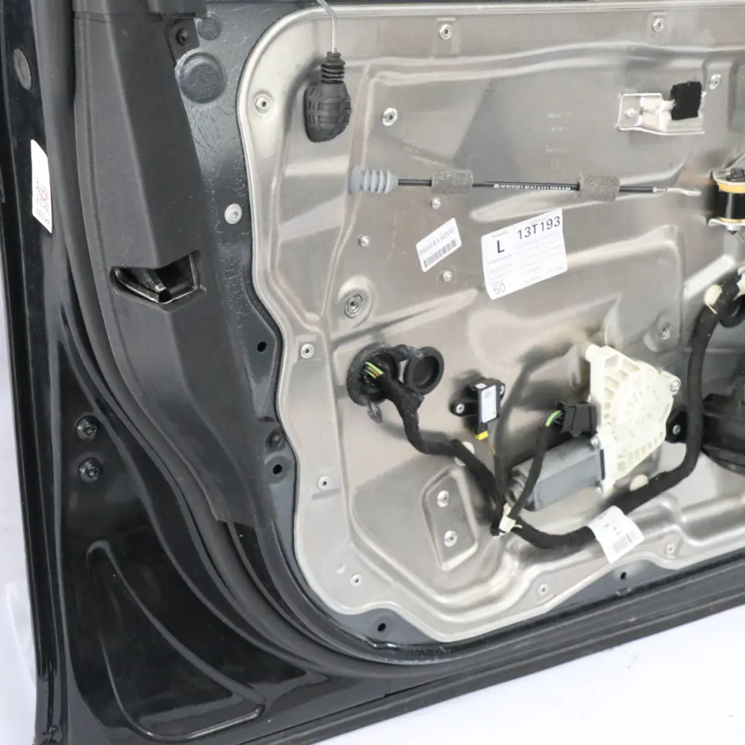 Puerta Delantera Izquierda Negro Pintado Cubre Puerta Clase S para Mercedes W221 con número de pieza A2217200105 Mercedes W221 Puerta Delantera Izquierda Negro Pintado Cubre Puerta Clase S - SKU A2217200105-BLK - Número de pieza A2217200105