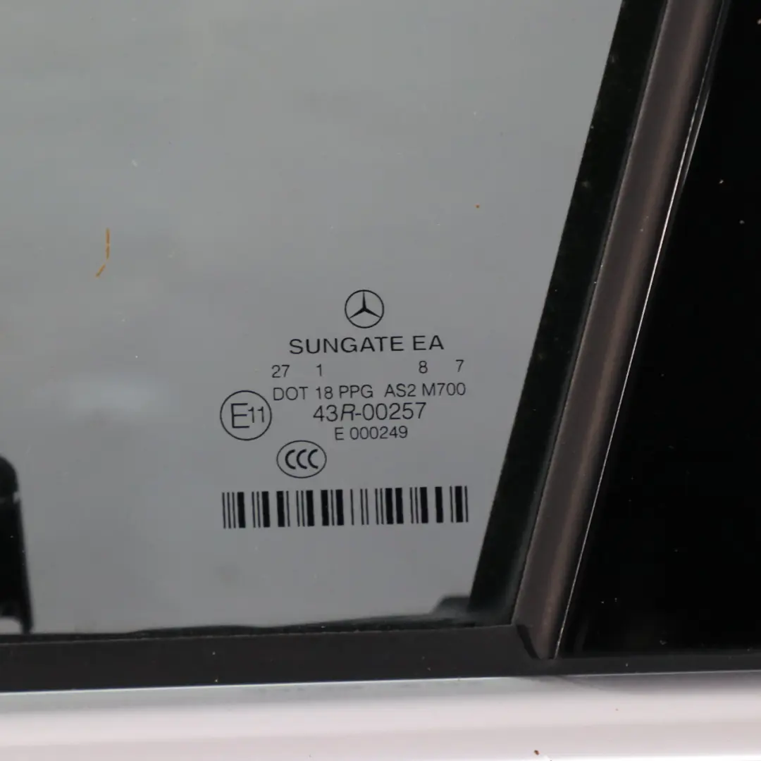 Mercedes W221 Porte Avant Gauche Revêtement de Porte Noir Peint Classe S - SKU A2217200105-BLK - Numéro de pièce A2217200105