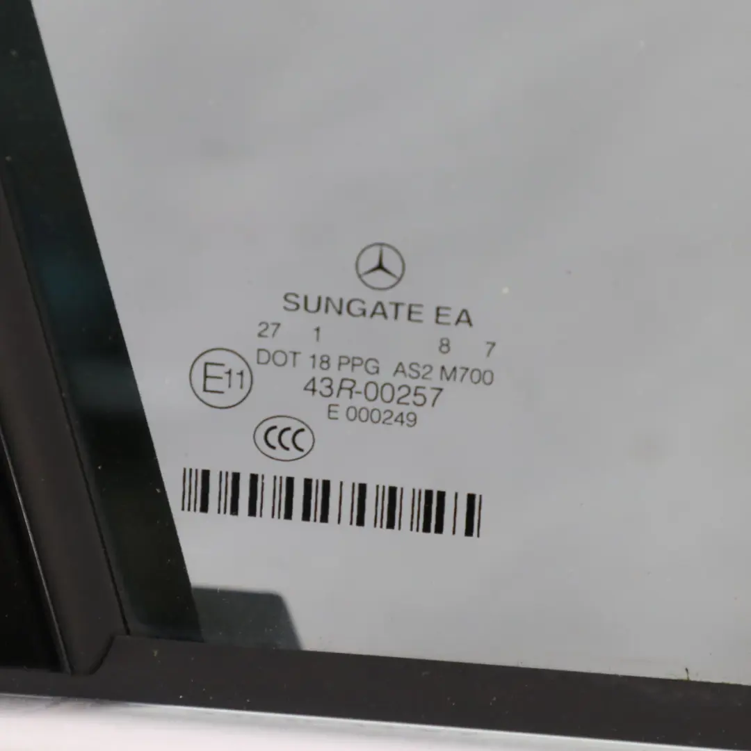 Mercedes W221 Couvercle de Porte Avant Droite Noir Peint Classe S - SKU A2217200205-BLK - Numéro de pièce A2217200205