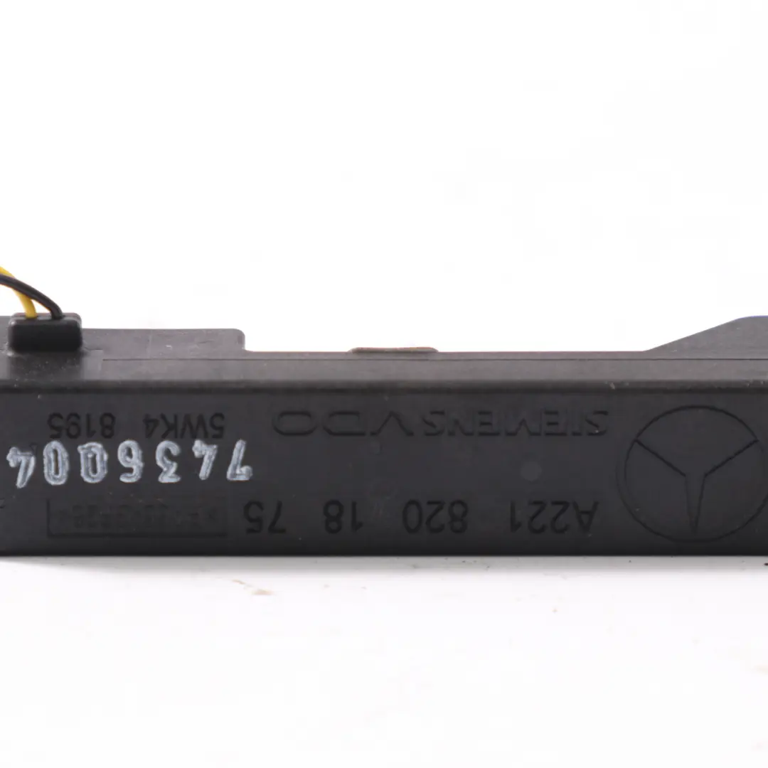 Aerial Antenna Control Unit Keyless Go Entry Module to Mercedes W221 with Part number A2218201875 Mercedes W221 Aerial Antenna Control Unit Keyless Go Entry Module - SKU A2218201875 - Part number A2218201875