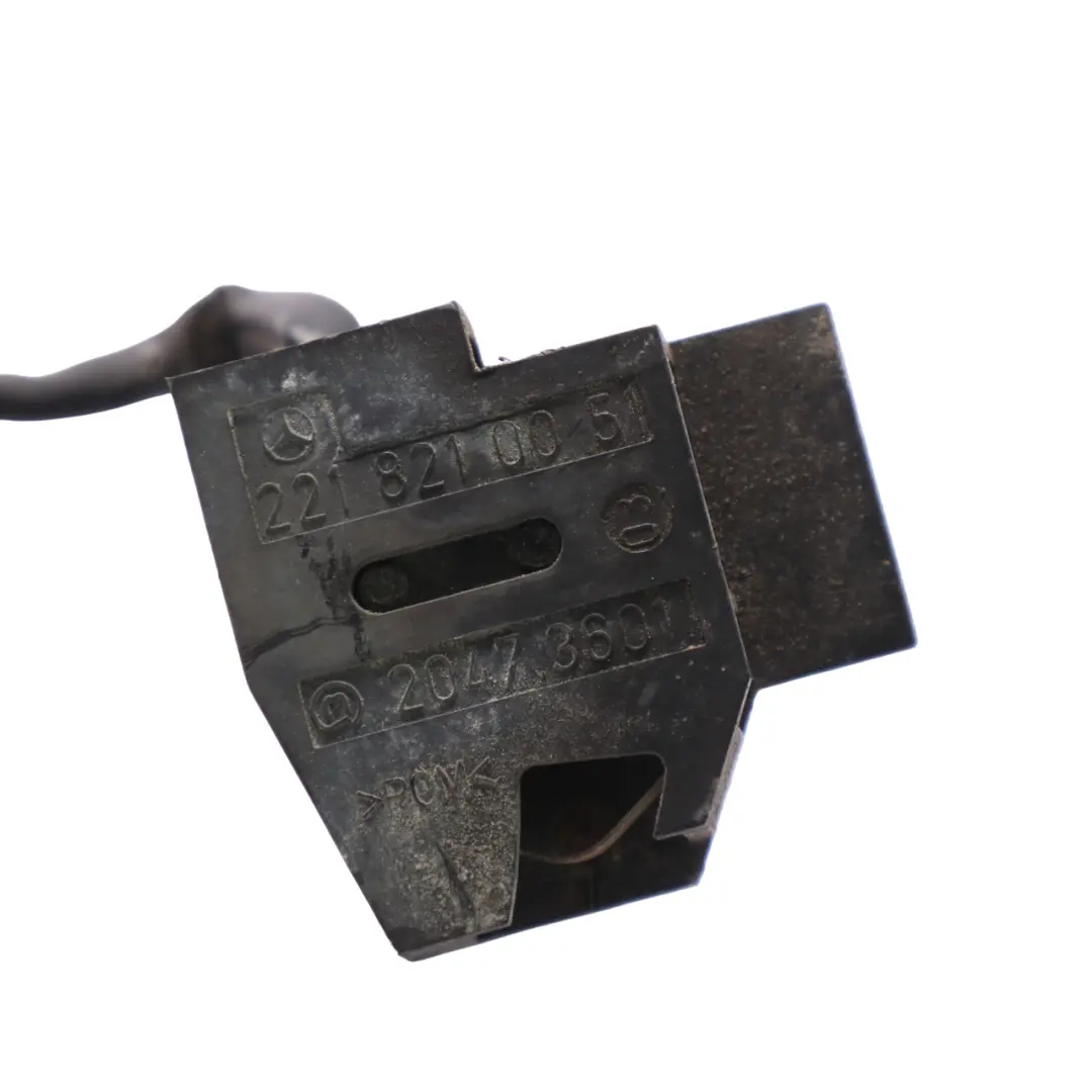 Blokada Czujnik Sensor Maski Prawy Przedni do Mercedes W221 o numerze A2218210051 Mercedes W221 Blokada Czujnik Sensor Maski Prawy Przedni - SKU A2218210051 - Numer Części A2218210051