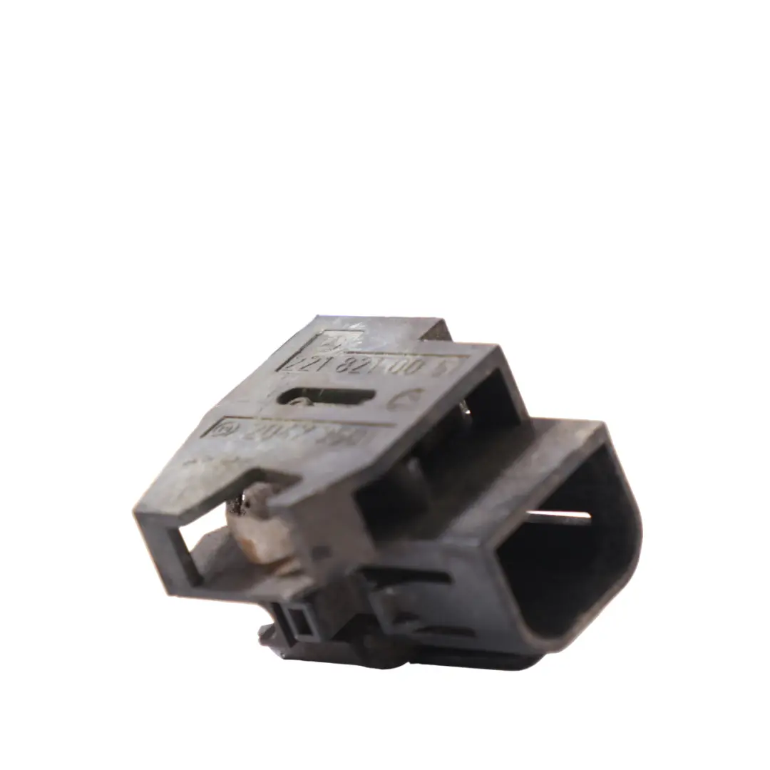 Blokada Czujnik Sensor Maski Prawy Przedni do Mercedes W221 o numerze A2218210051 Mercedes W221 Blokada Czujnik Sensor Maski Prawy Przedni - SKU A2218210051 - Numer Części A2218210051