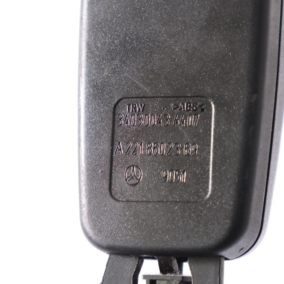 Boucle de siège Mercedes W221 Tendeur de ceinture arrière gauche pour à propos du numéro de pièce A2218602369 Boucle de siège Mercedes W221 Tendeur de ceinture arrière gauche - SKU A2218602369-1 - Numéro de pièce A2218602369