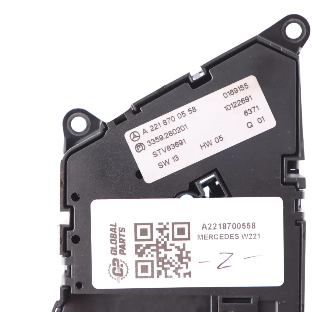 Interruttore Sedile Mercedes W221 Regolazione Anteriore Destro per con numero di parte A2218700558 Interruttore Sedile Mercedes W221 Regolazione Anteriore Destro - SKU A2218700558 - Numero di parte A2218700558