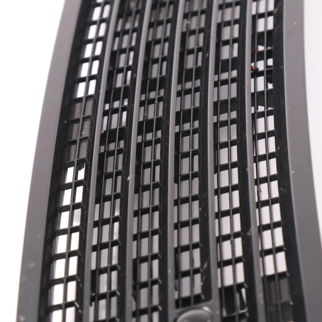 Capot Grille Prise d'air droite Gris Flint - 368 pour Mercedes W221 à propos du numéro de pièce A2218800205 Mercedes W221 Capot Grille Prise d'air droite Gris Flint - 368 - SKU A2218800205-FLG - Numéro de pièce A2218800205