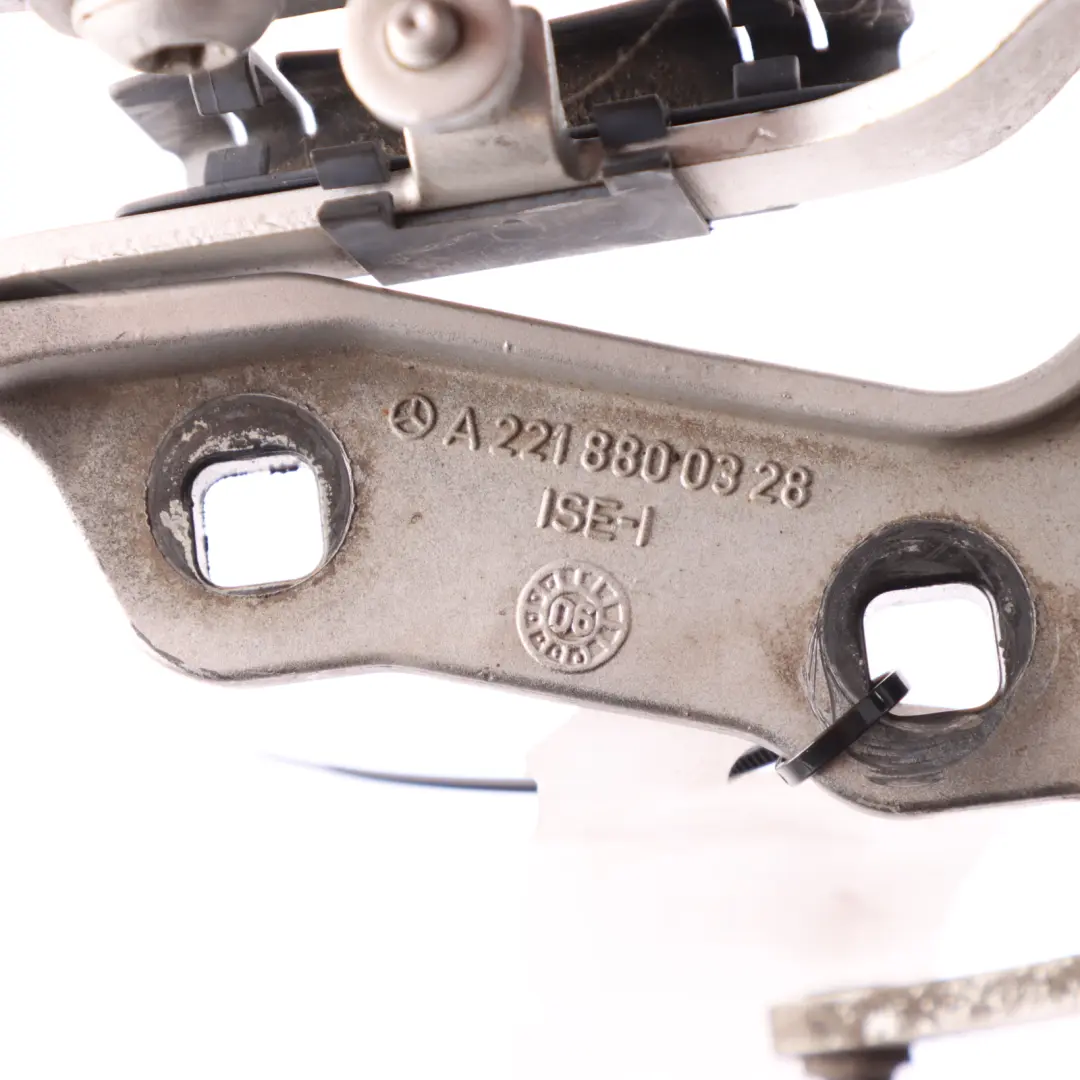 Capó Bisagra izquierda Plata Iridium Metalizado - 775 para Mercedes W221 con número de pieza A2218800328 Mercedes W221 Capó Bisagra izquierda Plata Iridium Metalizado - 775 - SKU A2218800328-IRS - Número de pieza A2218800328