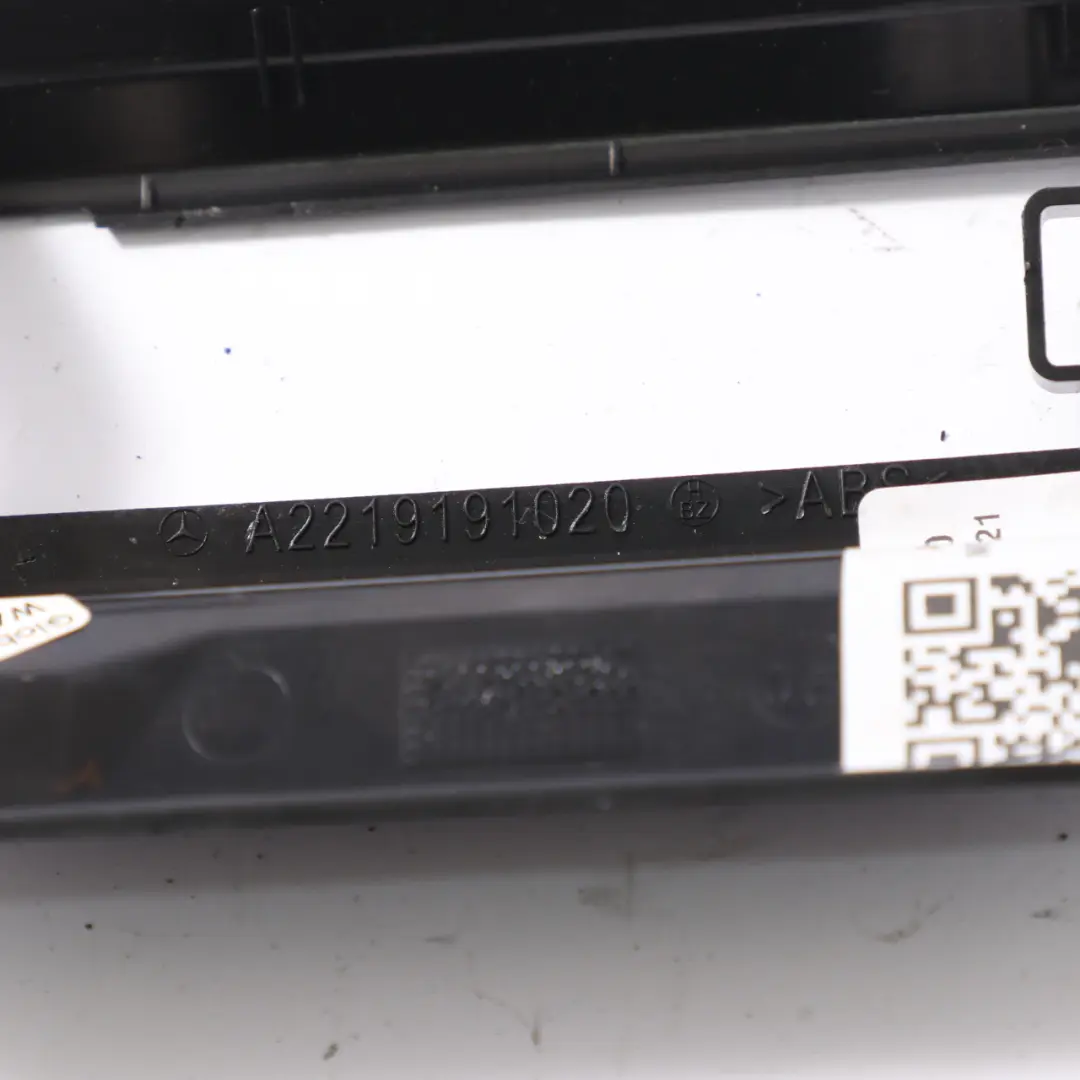Mercedes W221 Asiento Delantero Cubre Panel Interior Derecho Negro - SKU A2219191020 - Número de pieza A2219191020