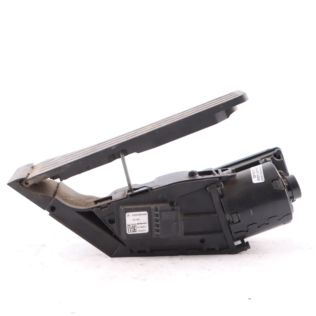 Brake Throttle Accelerator Gas Pedal Pad to Mercedes W205 with Part number A2223003400 Mercedes W205 Brake Throttle Accelerator Gas Pedal Pad - SKU A2223003400 - Part number A2223003400