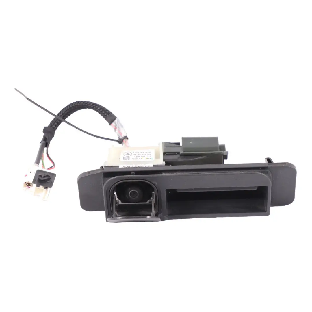 Uchwyt Klapy Bagażnika Kamera Cofania do Mercedes C117 W205 o numerze A2227500893 Mercedes C117 W205 Uchwyt Klapy Bagażnika Kamera Cofania - SKU A2227500893-3 - Numer Części A2227500893