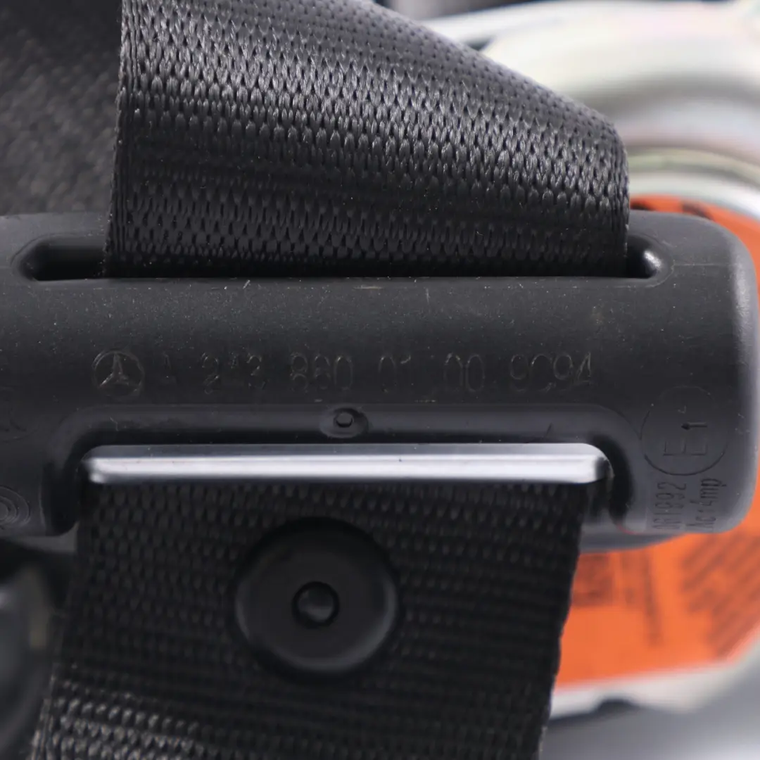 Cinturón seguridad delantero izquierdo superior Negro para Mercedes H243 con número de pieza A2438800100 Mercedes H243 Cinturón seguridad delantero izquierdo superior Negro - SKU A2438600100 - Número de pieza A2438800100