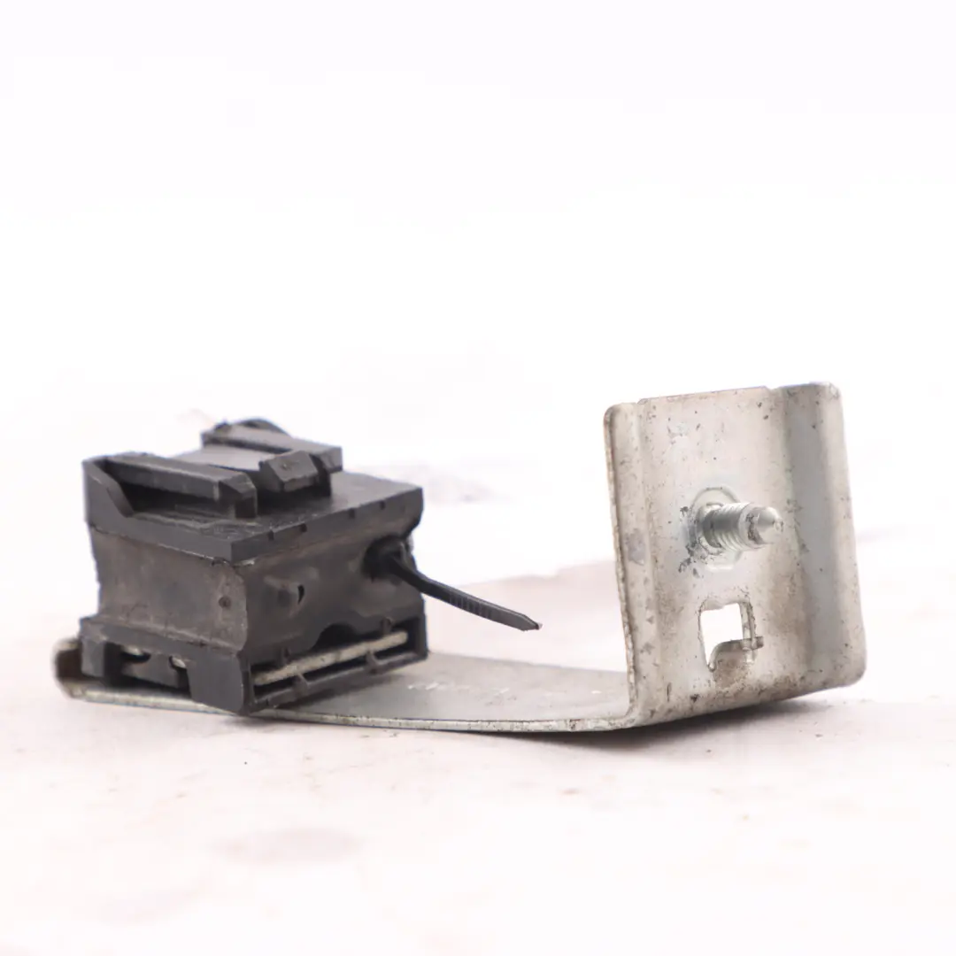 Uchwyt Zaworu Paliwa do Mercedes C117 X156 W176 W242 W246 o numerze A2464760236 Mercedes C117 X156 W176 W242 W246 Uchwyt Zaworu Paliwa - SKU A2464760236 - Numer Części A2464760236