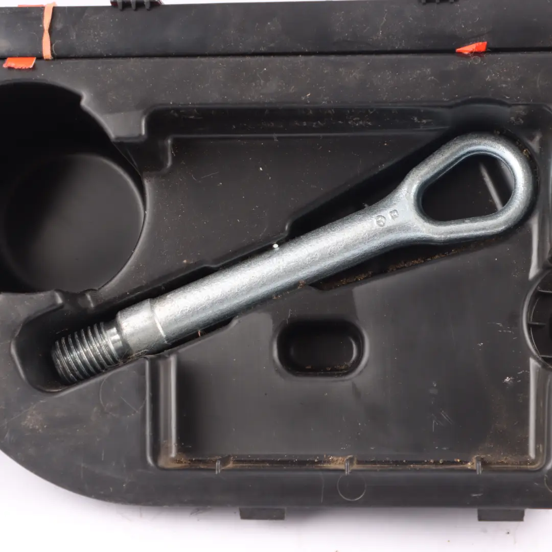 Kit Attrezzi Bagagliaio Compressore Triangolo per Mercedes W176 W246 con numero di parte A2468900188 Mercedes W176 W246 Kit Attrezzi Bagagliaio Compressore Triangolo - SKU A2468900188-1 - Numero di parte A2468900188
