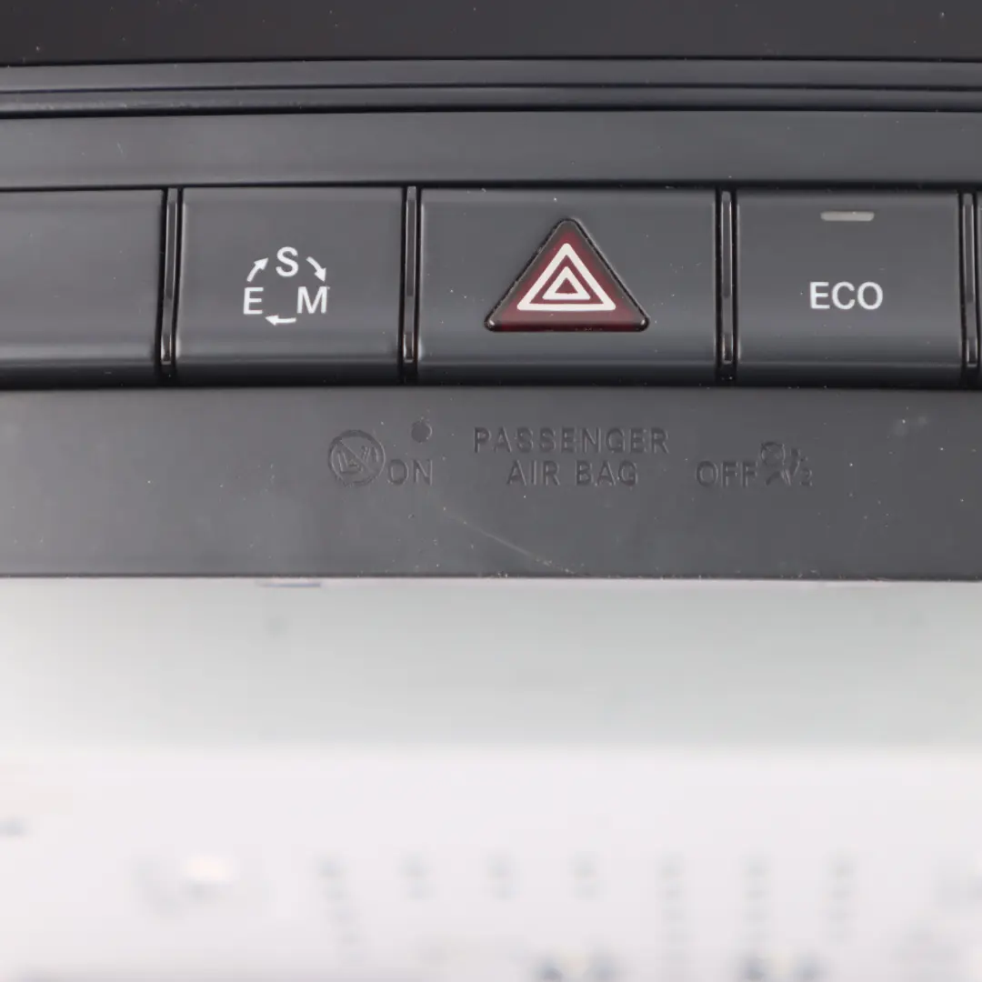 Head Unit Mercedes GLA X156 Radio CD Player Sat Nav Tel Media Unit to with Part number A2469009612 Head Unit Mercedes GLA X156 Radio CD Player Sat Nav Tel Media Unit - SKU A2469009612 - Part number A2469009612