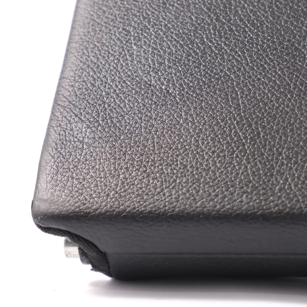 Accoudoir siège arrière rabattable cuir noir pour Mercedes GLA X156 à propos du numéro de pièce A2469700330 Mercedes GLA X156 Accoudoir siège arrière rabattable cuir noir - SKU A2469700330 - Numéro de pièce A2469700330