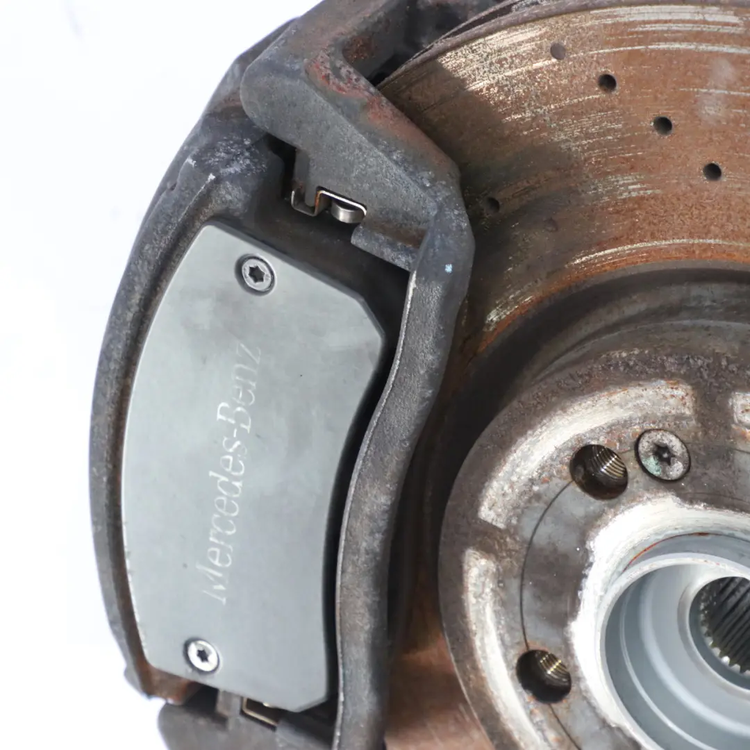 Mercedes C118 Suspension avant gauche jambe de frein disque de roue moyeu - SKU A2473320100-1 - Numéro de pièce A2473320100