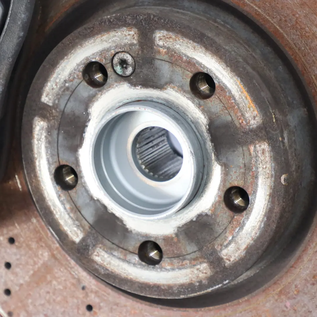 Mercedes C118 Suspension avant gauche jambe de frein disque de roue moyeu - SKU A2473320100-1 - Numéro de pièce A2473320100