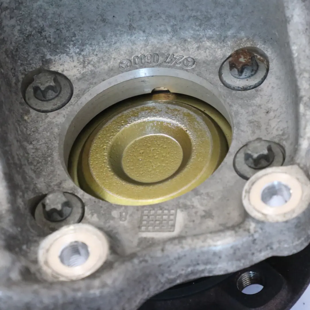Mercedes C118 W247 Zwrotnica Koła Piasta Łożysko Tylna Prawa - SKU A2473502400 - Numer Części A2473502400